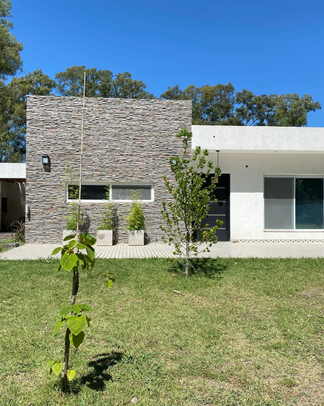 Historias reales de familias que eligieron construir con nosotros y hoy disfrutan de una casa sin humedad, sin demoras y con la tranquilidad de un servicio llave en mano (4)